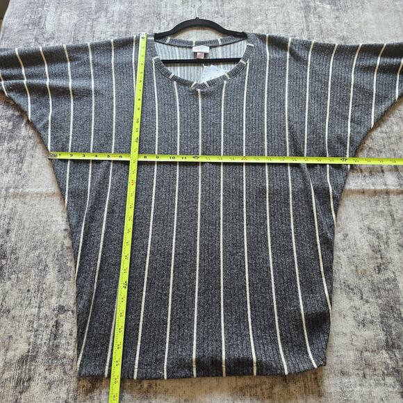 LuLaRoe Naomi Sweater Womens Small Gray White Stripe Batwing Pullover Top NEW - Picture 3 of 10